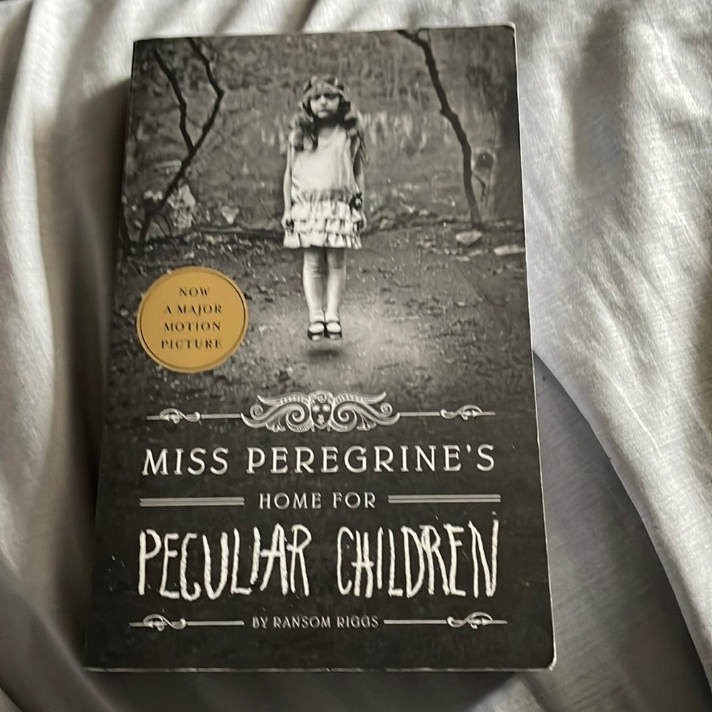 Miss Peregrine’s home for peculiar children Ransom Riggs
